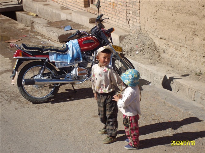 最美桑格花捐衣物帮助那些孩子-中学教育论