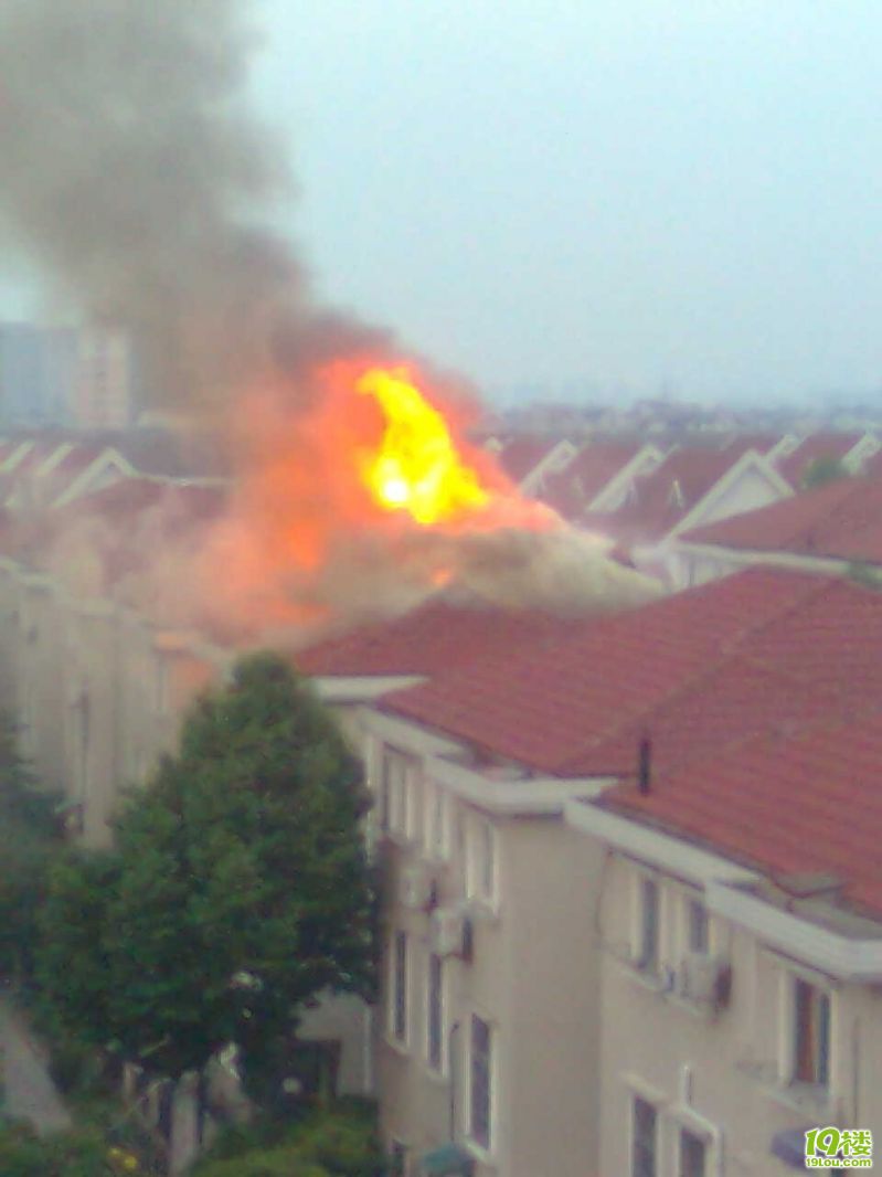 滨江垃圾街附近一屋顶又着火了 全图-草根消息-杭州19楼