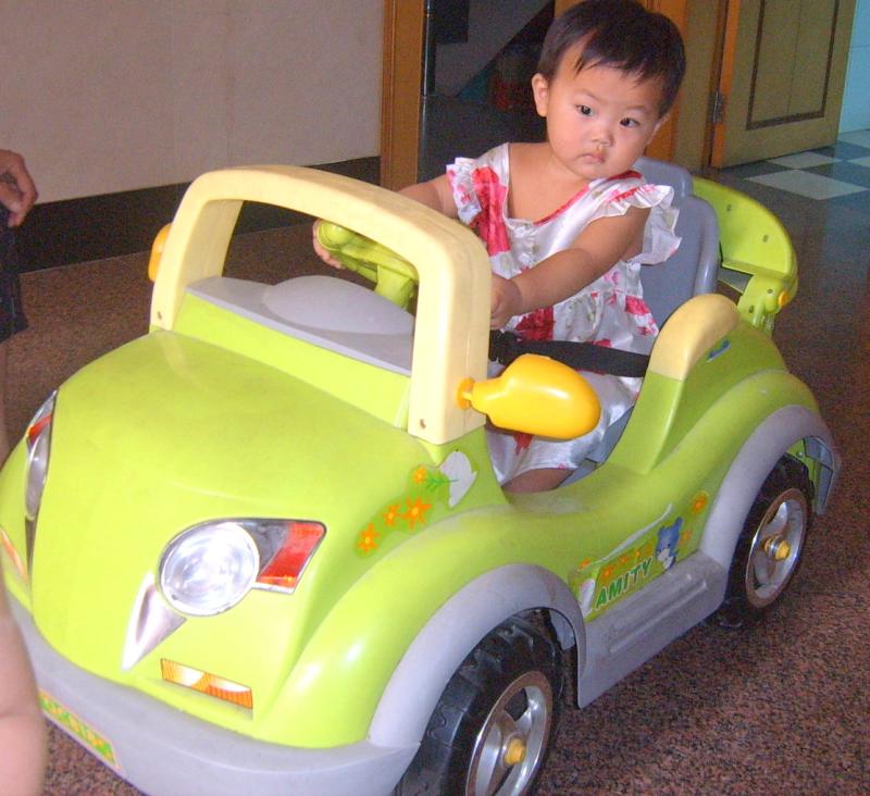 风采宝宝,智在必得之爱穿公主裙的小女孩-妈咪