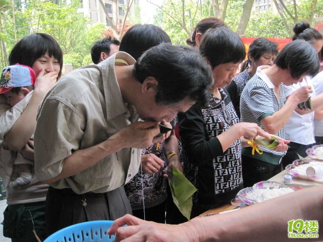兴安社区首届邻居节飘扬着幸福的黄丝带-德
