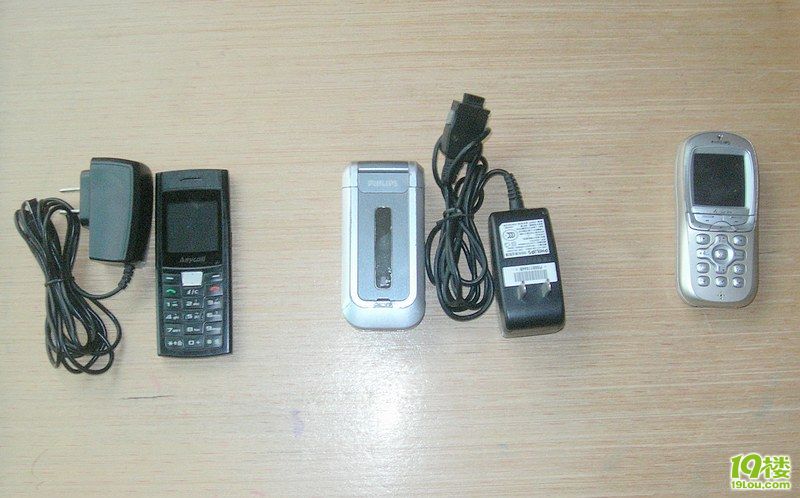 四个自用手机,有新的旧的,有G网和C网的只要3