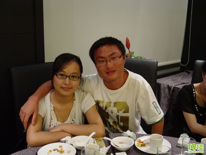 <em>杭电</em>惊现合影帝,班上25个<em>美女</em>一个都不放过-青