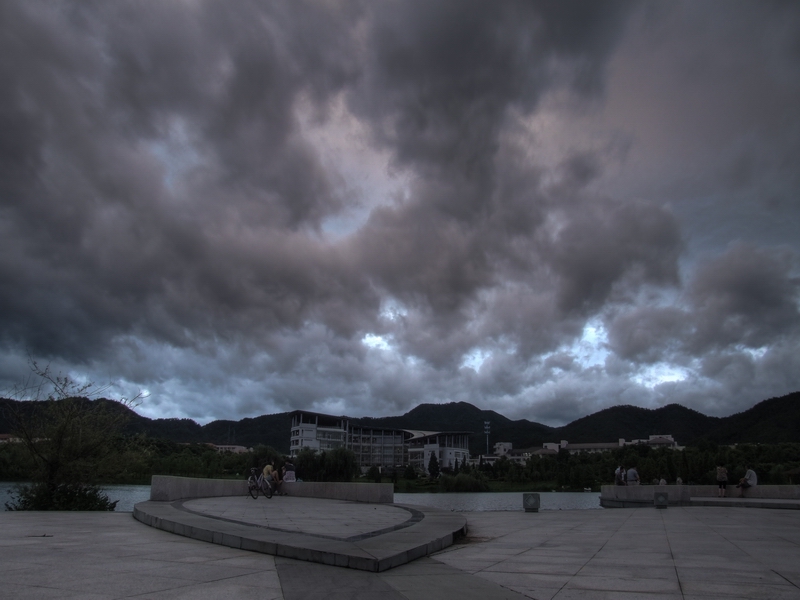 山雨欲来风满楼___