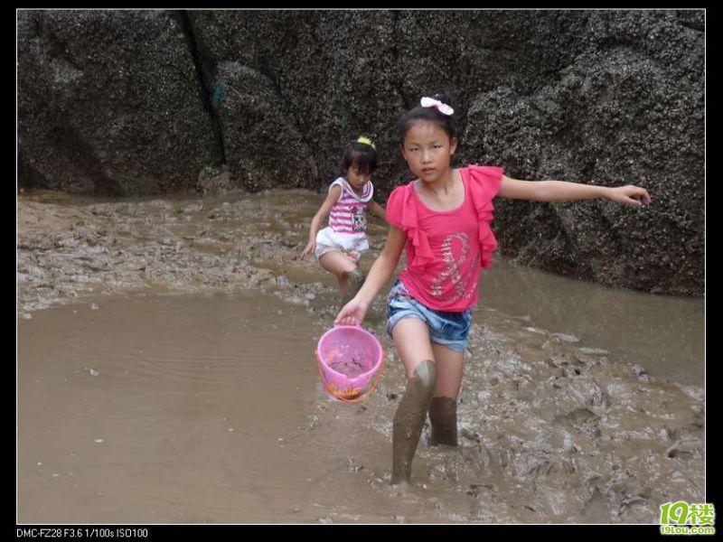 小女孩在木勺沙滩-行行色色-户外运动-杭州19