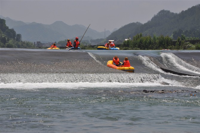 今年夏天去哪里?千岛湖武强溪天然浴场欢迎您