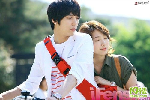 《你迷上我》剧照 郑容和朴信惠玩暧昧(组图)-