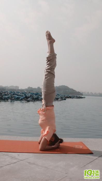 武汉80后公交MM还兼职做瑜伽教练-杭州公交