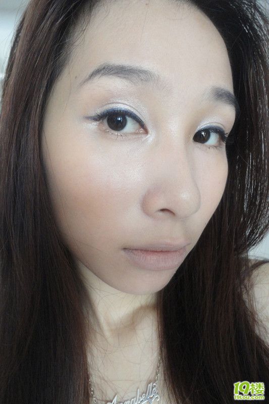 【制造視覺黑洞】絕對(duì)吸睛慵懶范冷美人妝