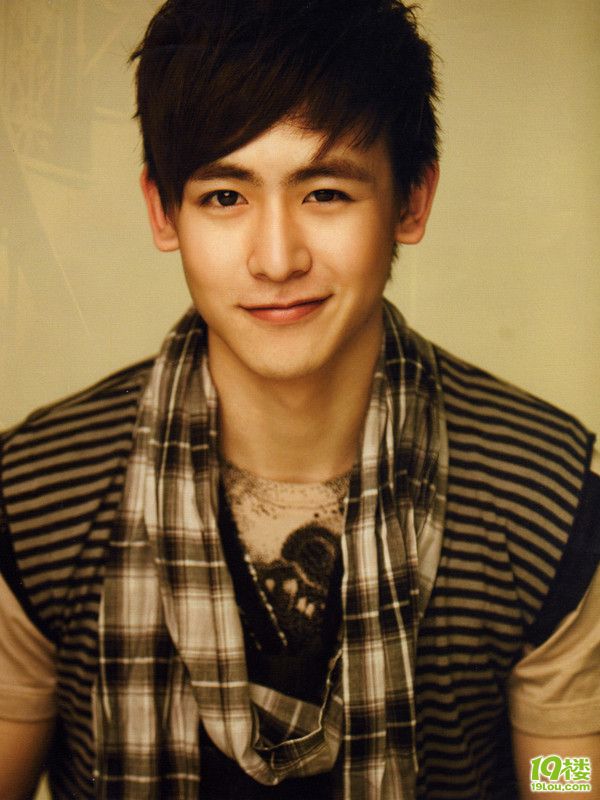 坏坏惹人爱:那些惯用一侧嘴角微笑的帅哥们。