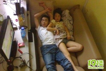 昨天晚上住<em>隔壁</em>的合租<em>妹子</em>,求我带她到网吧过