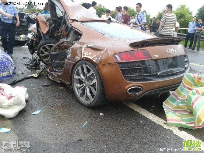 奥迪R8飙车越中心实线正面碰撞雪佛兰景程,伤