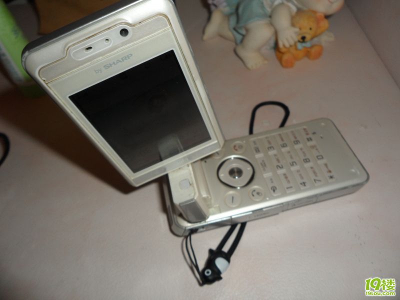 夏普903手机95成新低价出售,充电器等设备齐