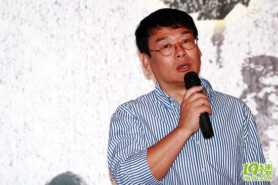 谢霆锋微笑宣传《下一个奇迹》 自称已经很幸