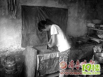 女高中生高中贫寒为吃免费午餐家境卖饭4年食堂民办嘉定区图片
