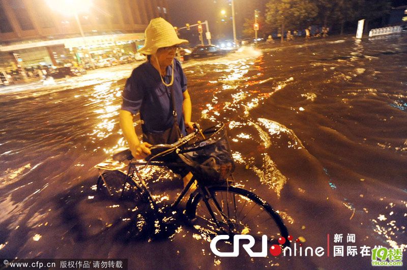 沈阳突降暴雨雷电交加 部分地区出现冰雹(高清