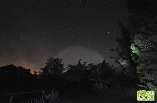 飞行员微博报告上海区域上空出现巨型UFO航