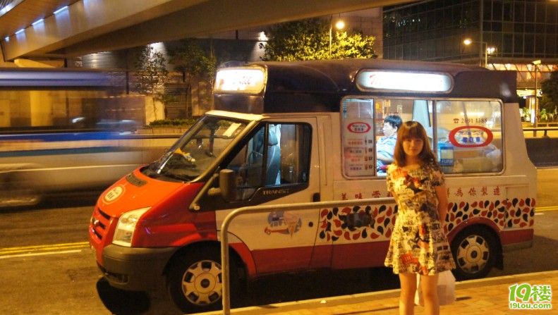 两<em>姐妹</em>港澳自由行,Farewell to the 22 years old