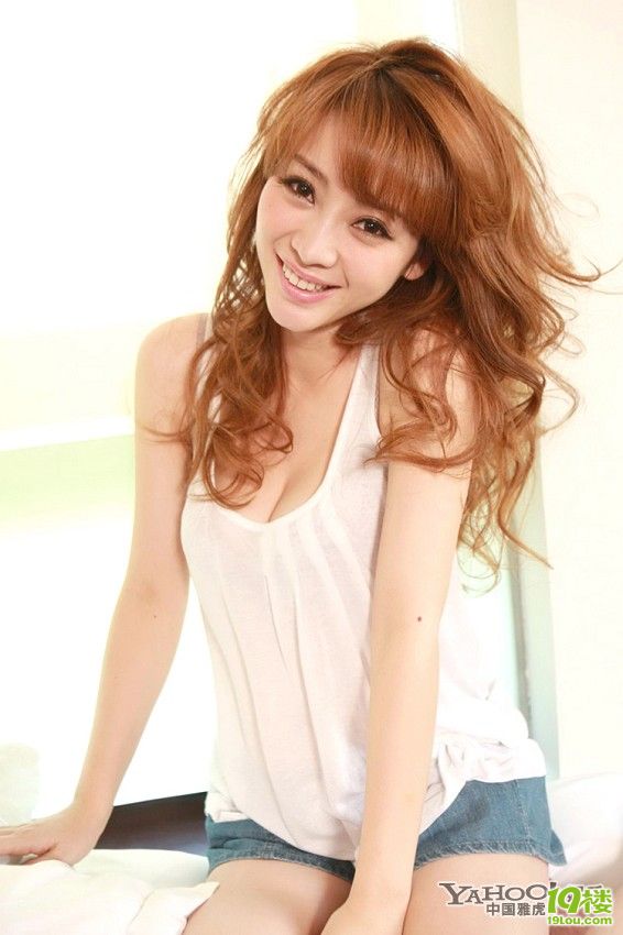 柳岩性感写真秀美胸魅力a魅力自在展迷人笑容背性感美女毛衣v魅力开图片