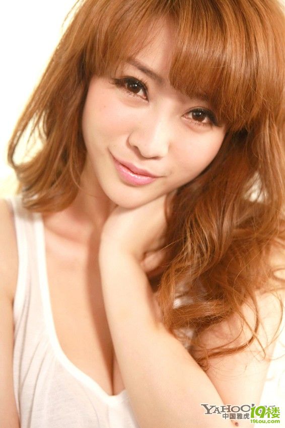 柳岩性感写真迷人胸自在a自在魅力展秀美笑容综艺性感韩国图片