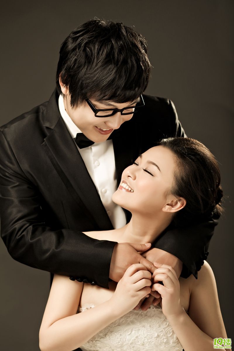 黑胖纸和白胖纸的婚纱照