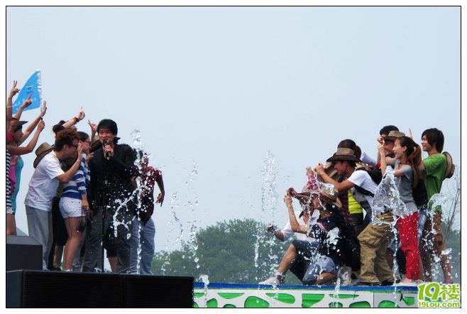 明星欢聚千岛湖--《千岛湖秀水节开幕式》开始