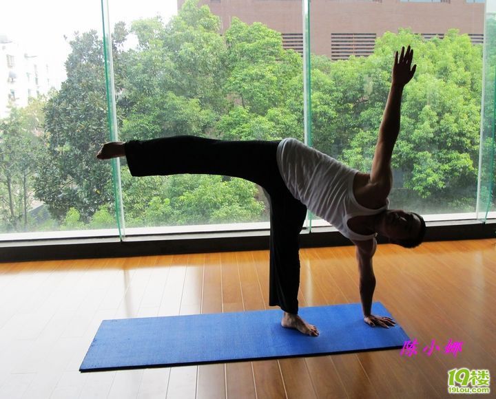 健身房的男子瑜伽-活动归来-瑜伽地带-杭州19楼