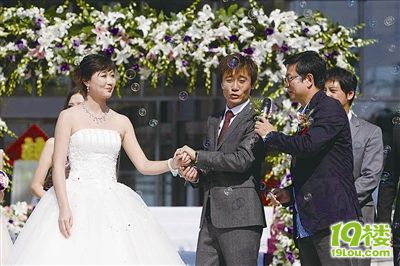 那英前夫高峰结婚 黄健翔主持白岩松祝贺-八卦