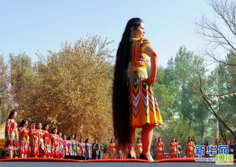 哇哦~~<em>长</em>辫子比赛<em>头发</em>最<em>长</em>的达1.65米-明星