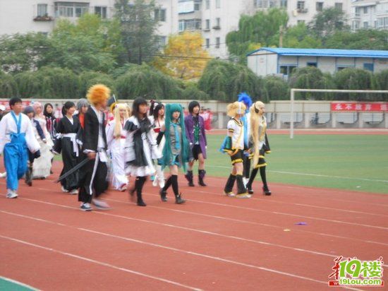 高中生穿皇軍服和漢奸服參加校運動會(組圖)