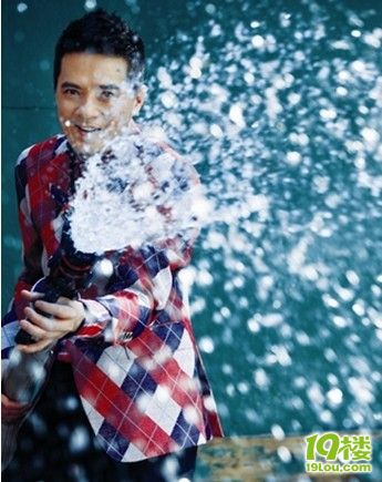 新砖当前精神爽!明哥龙颜大悦,扮史上最惹火