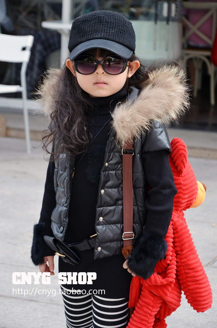 潮妞衣柜童装_很酷的一款<em>短袖加</em>棉皮<em>马甲</em>,帽边
