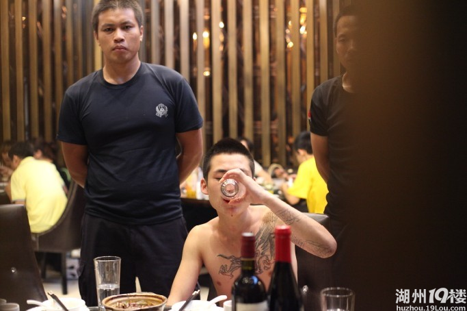 湖州第一辆黑色的兰博基尼是神秘的纹身哥的-湖州消息-湖州19楼