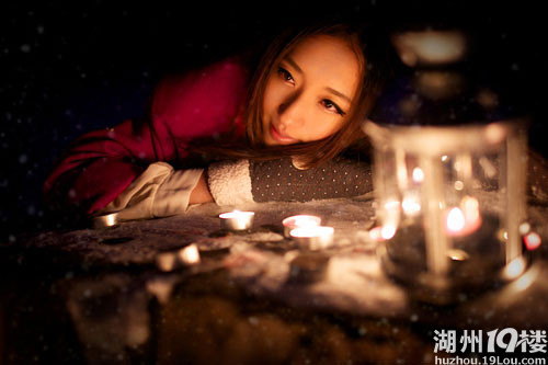 努力挣钱,只是不希望我的爱情受到别人金钱的