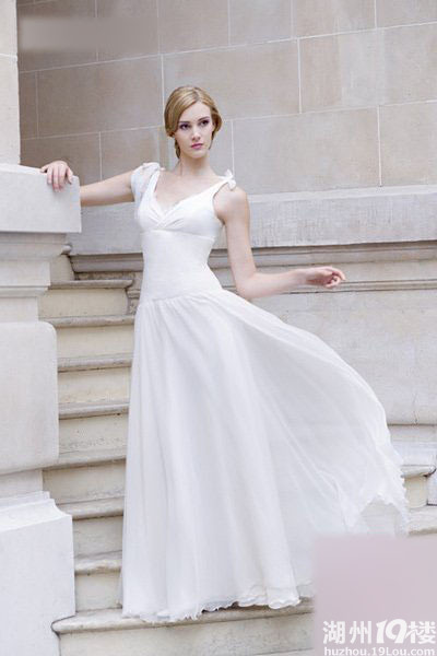 唯美白色婚纱礼服图片 让您尽情享受青春期白