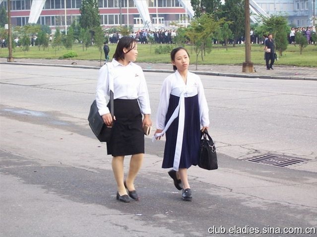 在朝鲜的真实拍摄 818<em>美女</em>身上的<em>工作装</em>(图)-摄