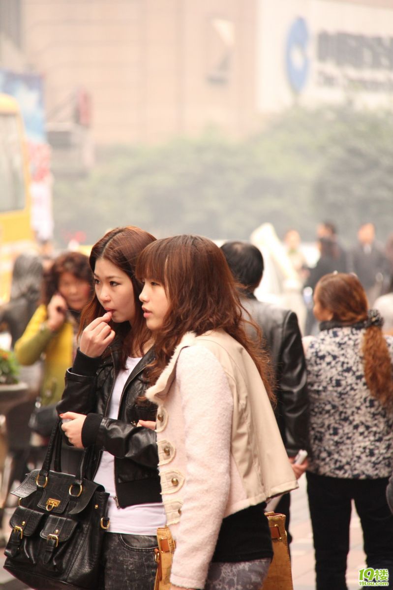 【重庆印象·山城雾都】 -- 街拍美女~~