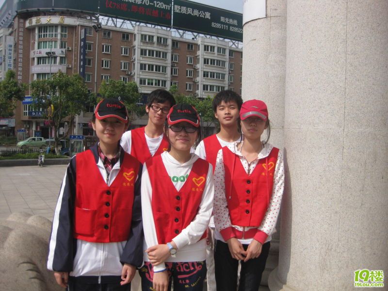 爱心书递 情暖童心--武康义工组织六一捐书活