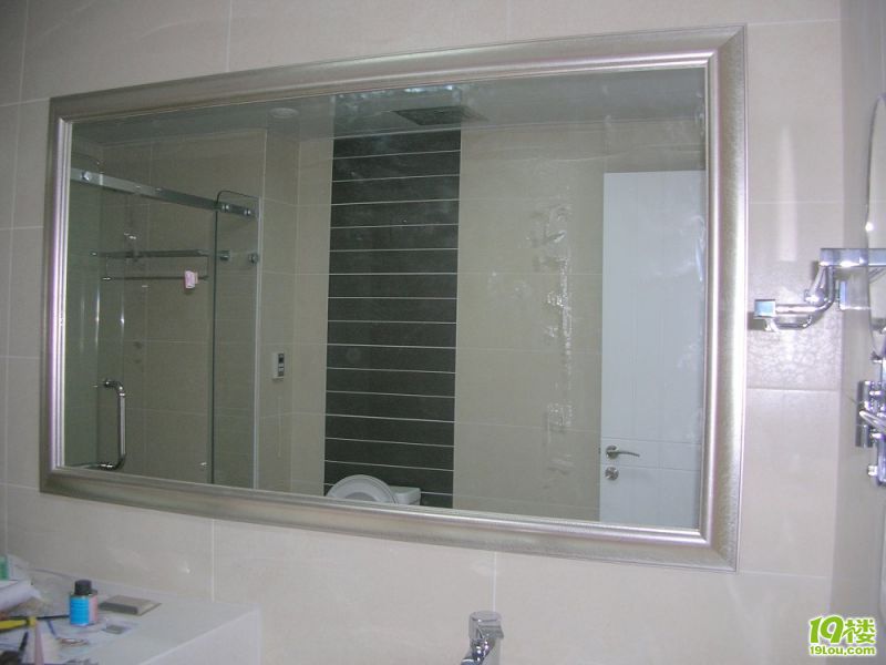 浴室柜上面的大镜子装上啦