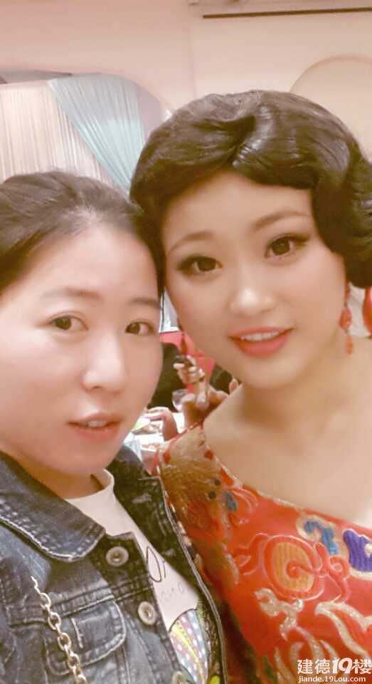 千颂伊款<em>新娘出门纱</em>造型 霸气龙袍礼服威武-我