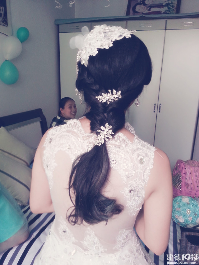 千颂伊款<em>新娘出门纱</em>造型 霸气龙袍礼服威武-我