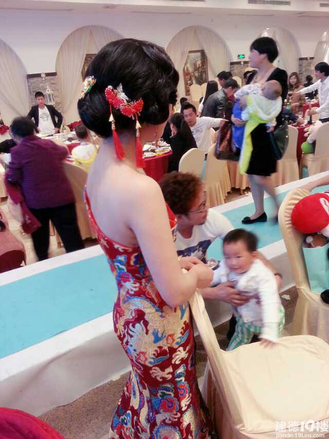 千颂伊款<em>新娘出门纱</em>造型 霸气龙袍礼服威武-我