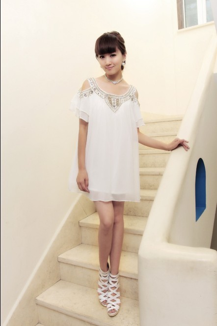 好莱坞<em>小美女emma</em> roberts的超仙罩衫裙-时尚