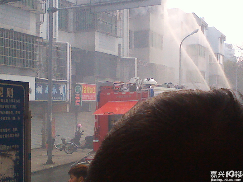 嘉兴商城南附近小区某居民住宅发生火灾-我看
