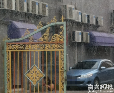 裸露<em>女小便</em>门事件-现场直播-讲空头-嘉兴19楼
