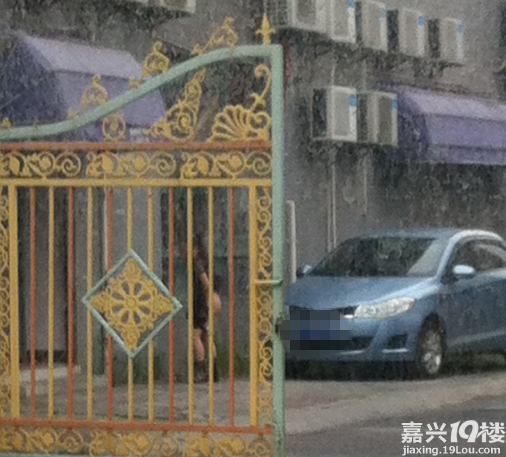 裸露女小便门事件-现场直播-讲空头-嘉兴19楼