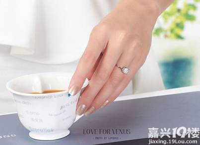实名制求婚戒指戴哪个手指-选钻戒-结婚交流圈