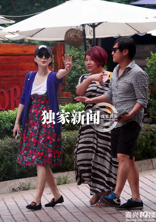 2013年女明星街拍大回顾!看看大花小花们的私