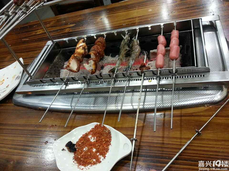又一家朝鲜族开的自动烤串烧烤店。-美食分享