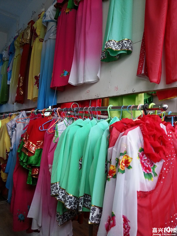 推荐大家一个租演出服的好地方,火凤凰演出服