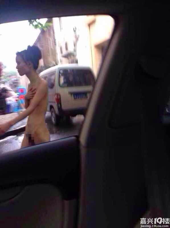 妙林<em>女子,大街裸奔</em>,高清拍摄,已骑马.囧!-我也来